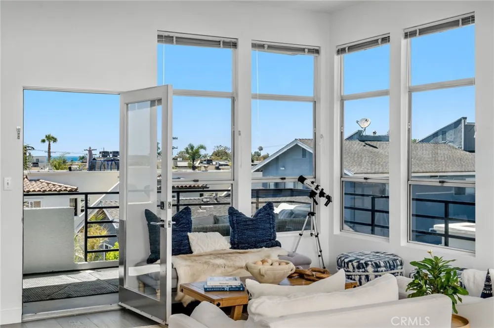 647 1st Place Hermosa Beach, CA 90254