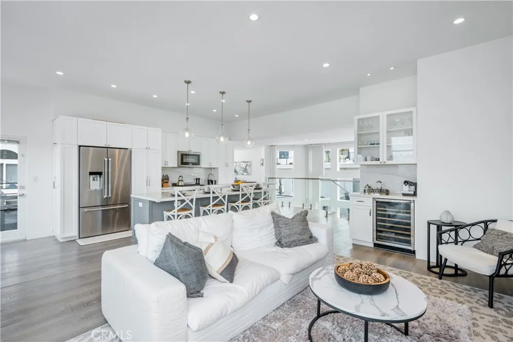 647 1st Place Hermosa Beach, CA 90254