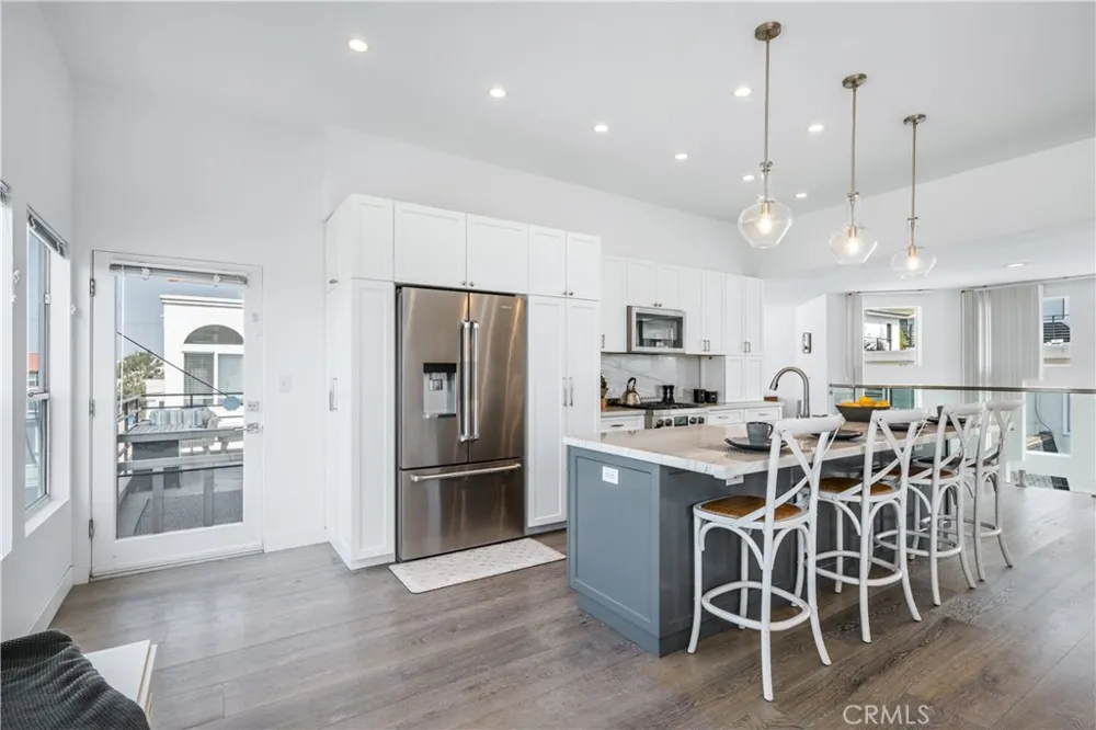 647 1st Place Hermosa Beach, CA 90254