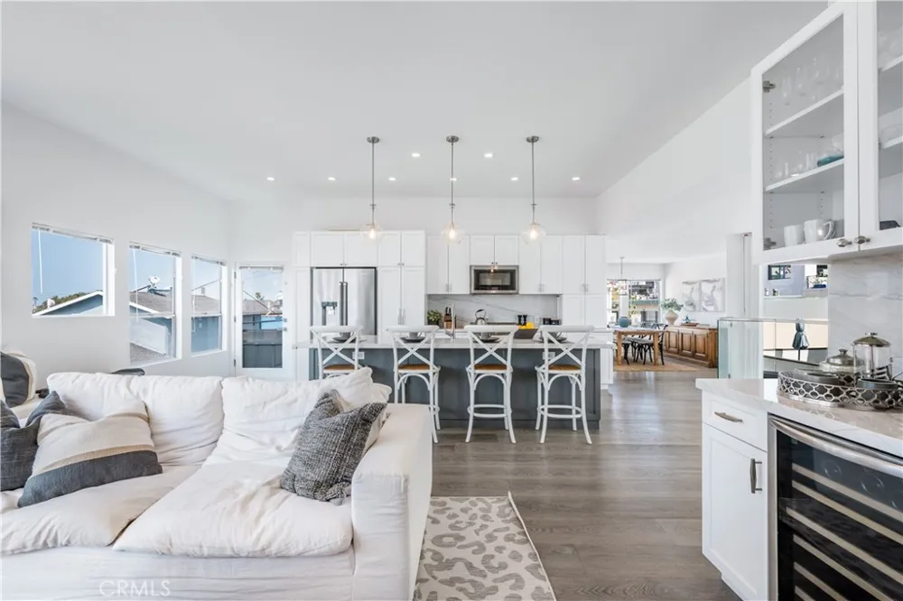 647 1st Place Hermosa Beach, CA 90254