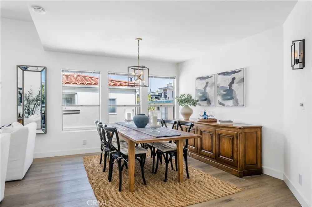 647 1st Place Hermosa Beach, CA 90254
