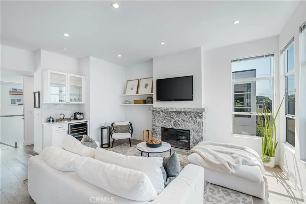 647 1st Place Hermosa Beach, CA 90254