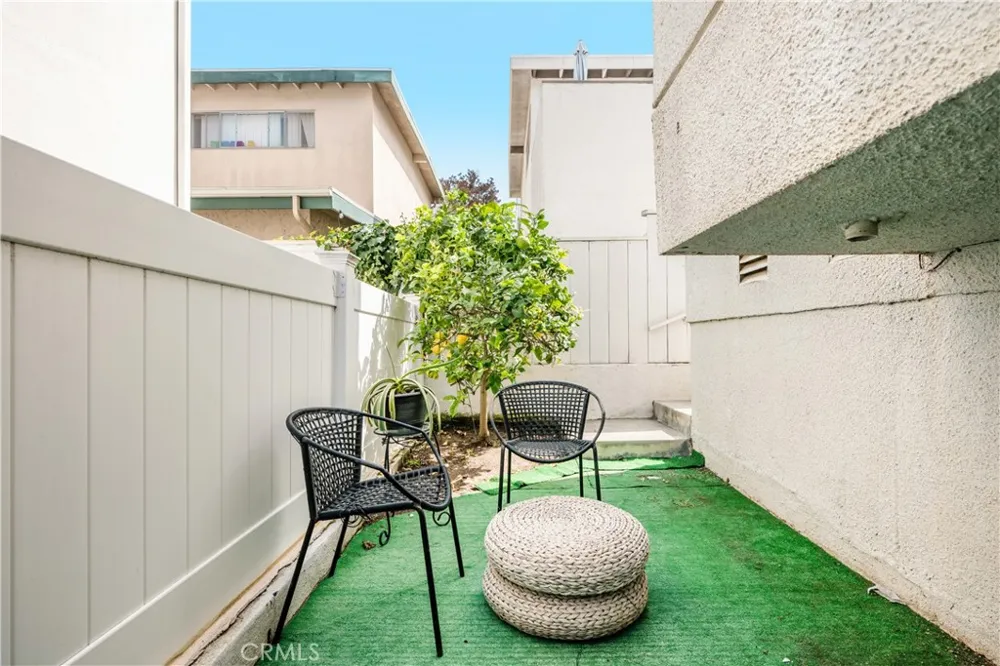 647 1st Place Hermosa Beach, CA 90254