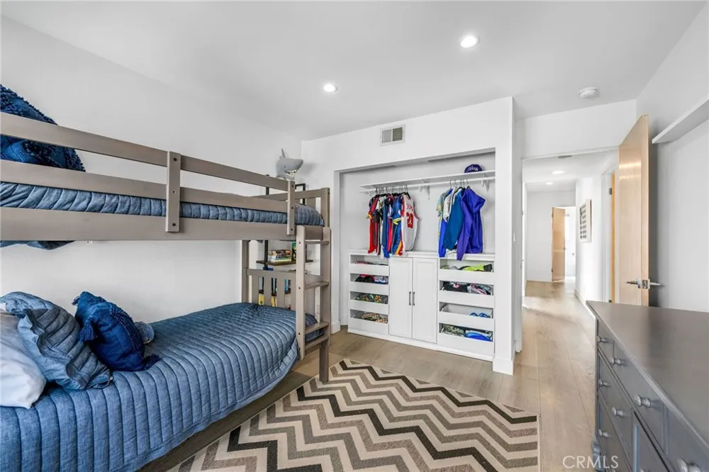 647 1st Place Hermosa Beach, CA 90254
