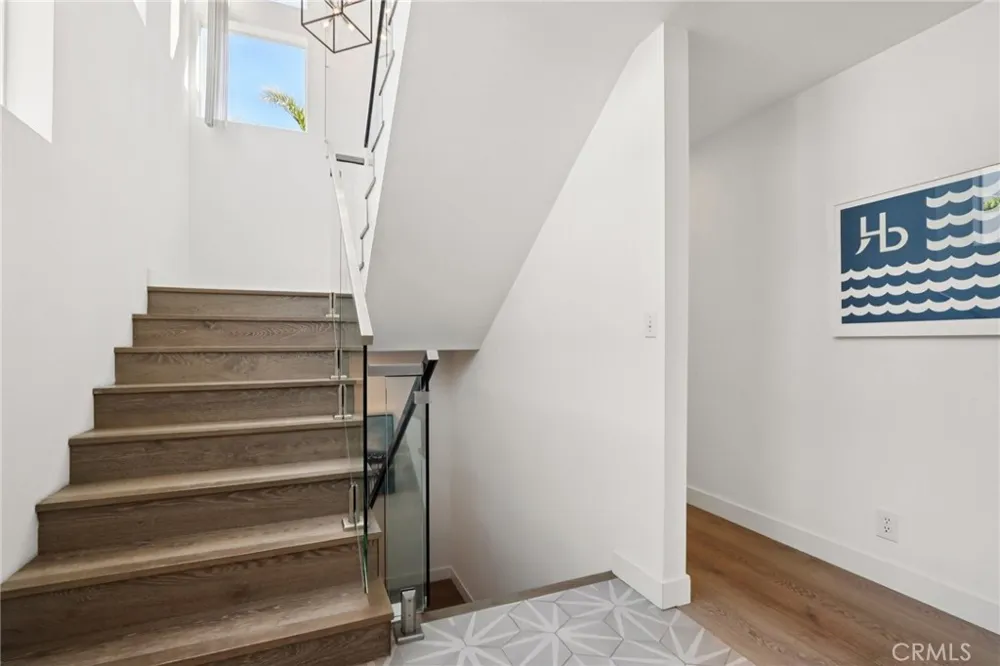 647 1st Place Hermosa Beach, CA 90254