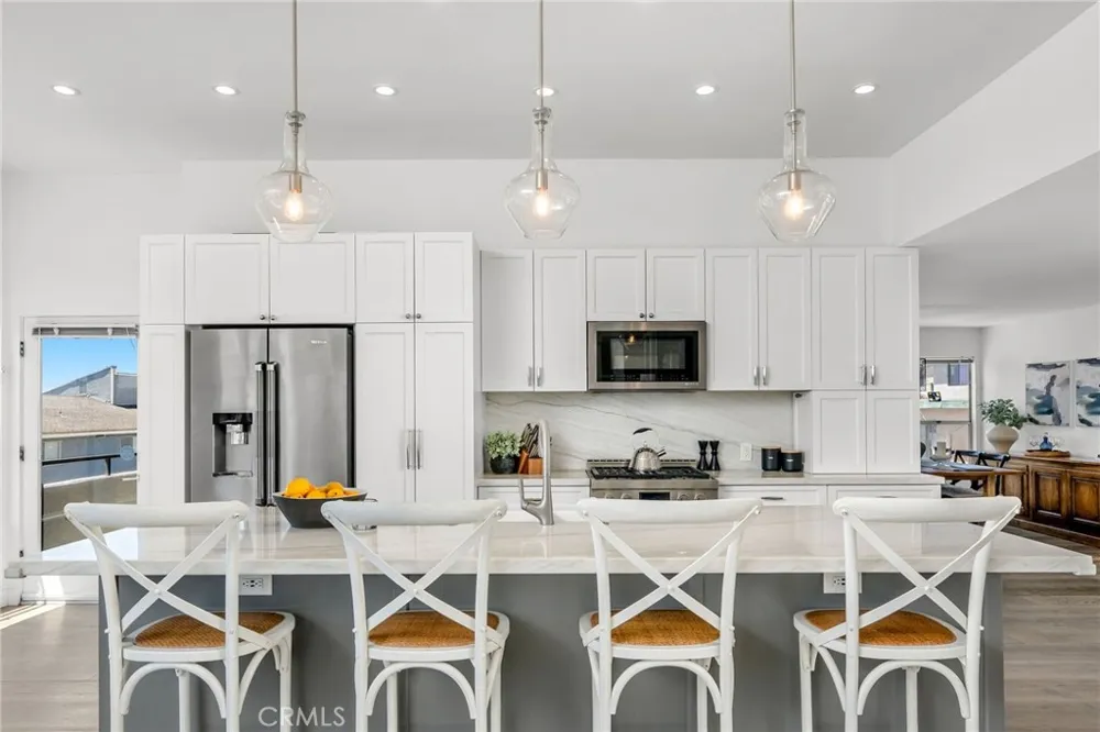 647 1st Place Hermosa Beach, CA 90254