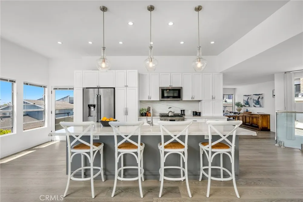 647 1st Place Hermosa Beach, CA 90254