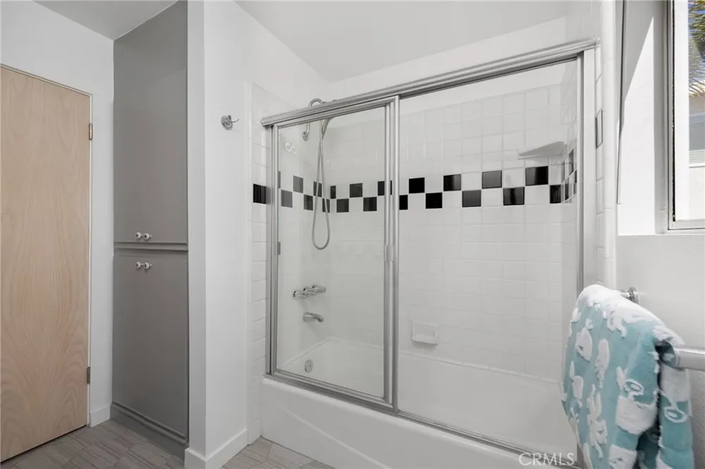 647 1st Place Hermosa Beach, CA 90254