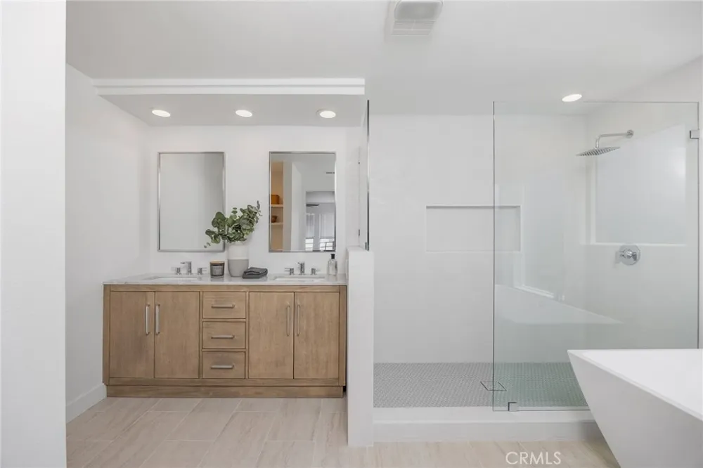 647 1st Place Hermosa Beach, CA 90254