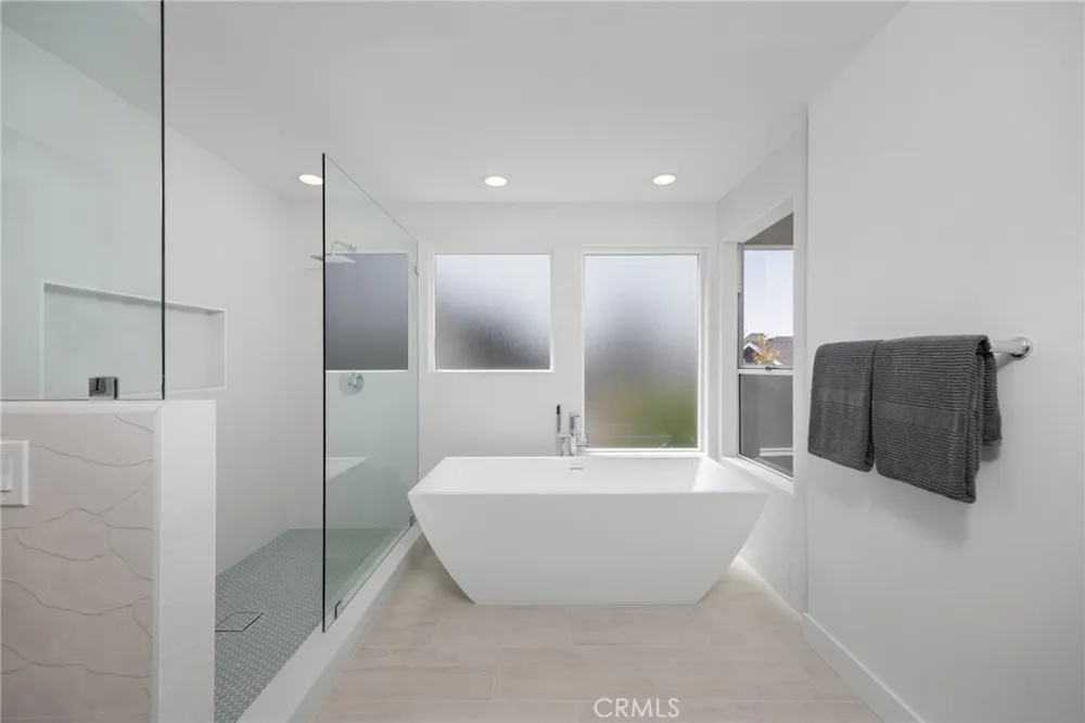 647 1st Place Hermosa Beach, CA 90254