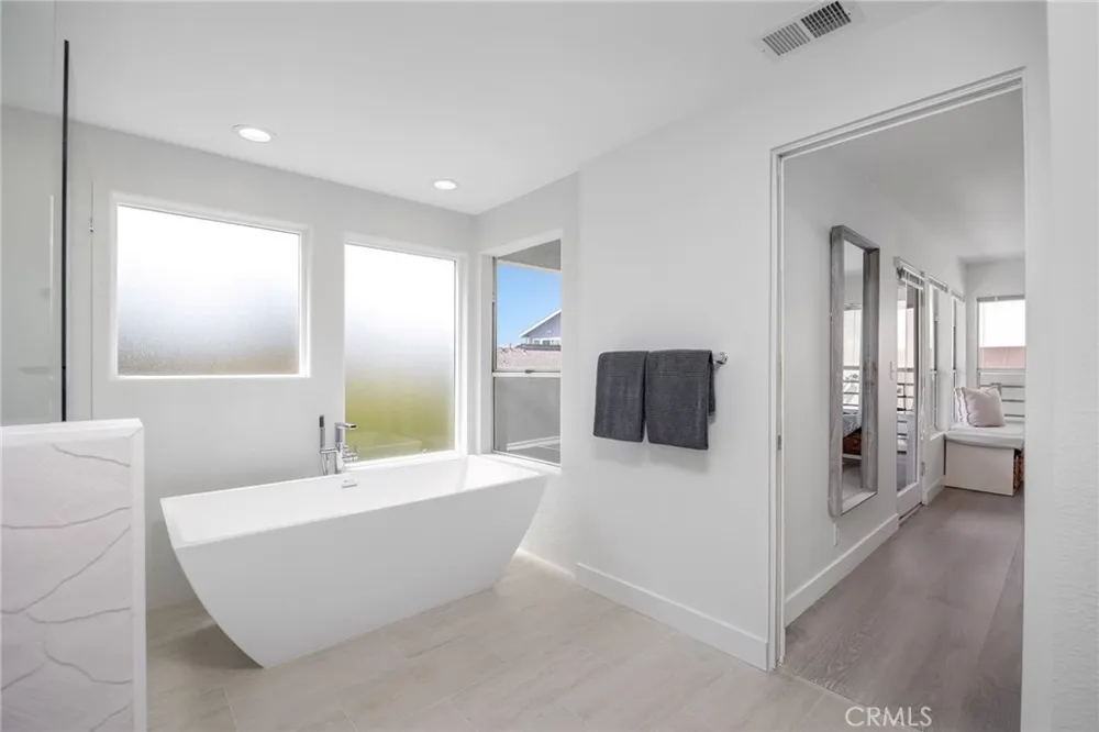 647 1st Place Hermosa Beach, CA 90254