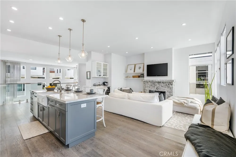 647 1st Place Hermosa Beach, CA 90254
