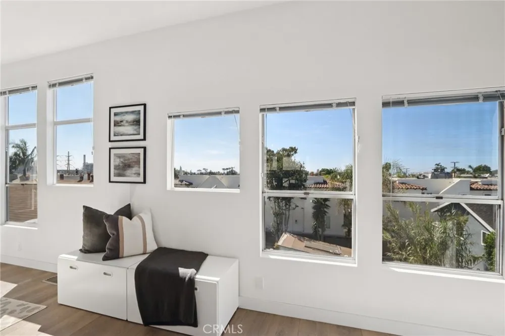 647 1st Place Hermosa Beach, CA 90254