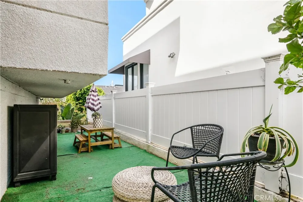 647 1st Place Hermosa Beach, CA 90254