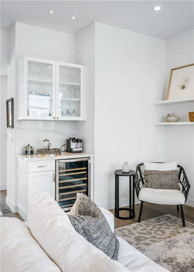647 1st Place Hermosa Beach, CA 90254