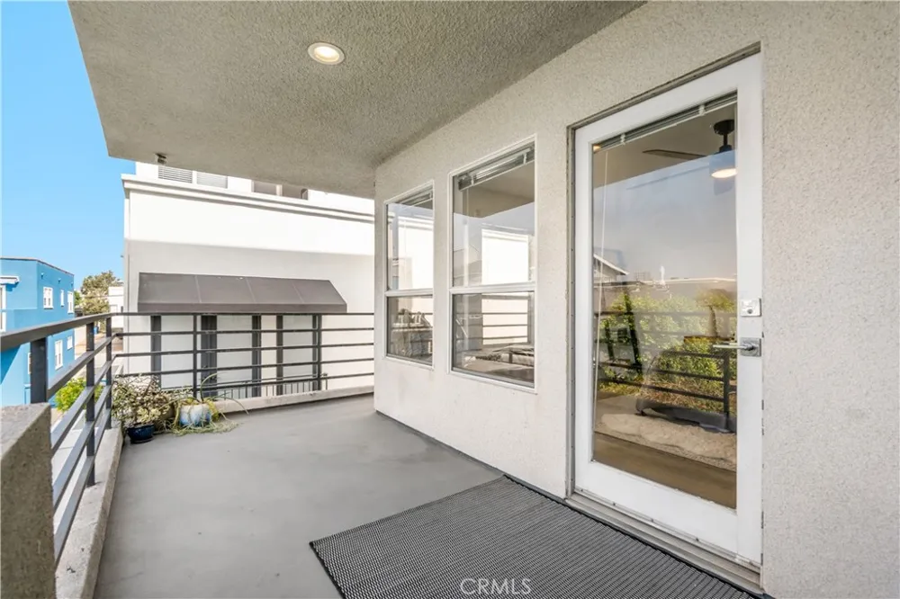 647 1st Place Hermosa Beach, CA 90254