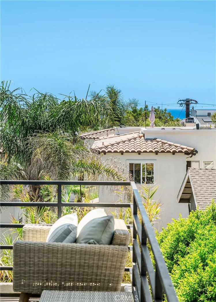 647 1st Place Hermosa Beach, CA 90254