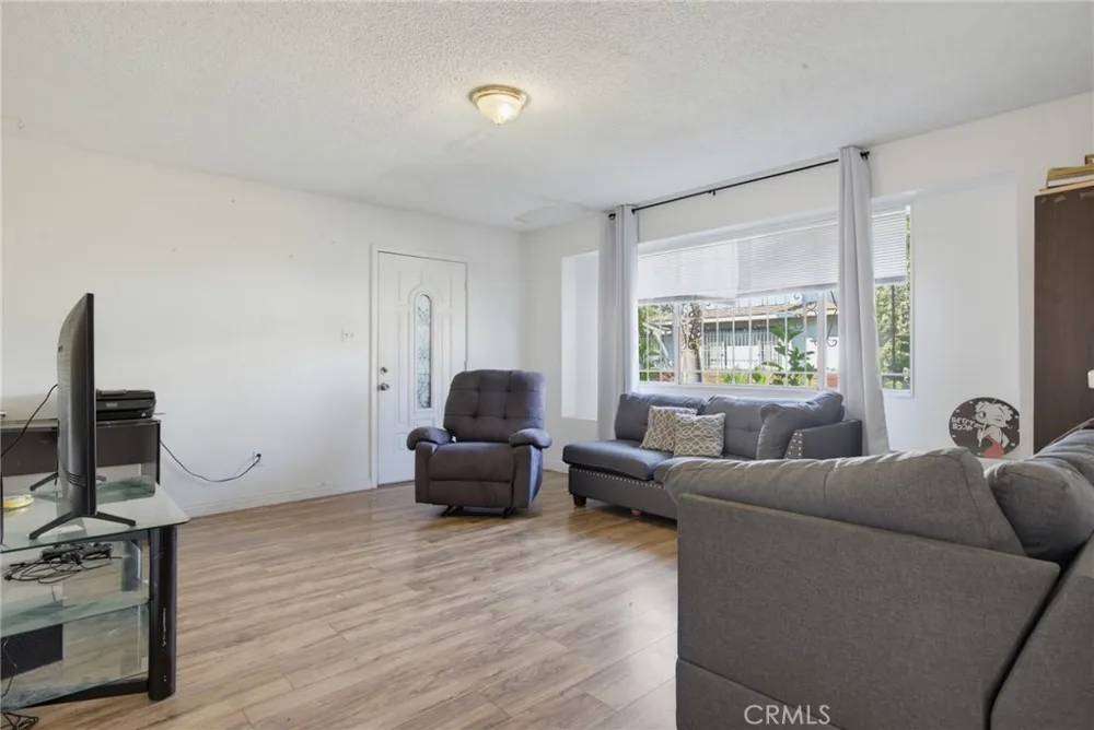13 Paradise Carson, CA 90745