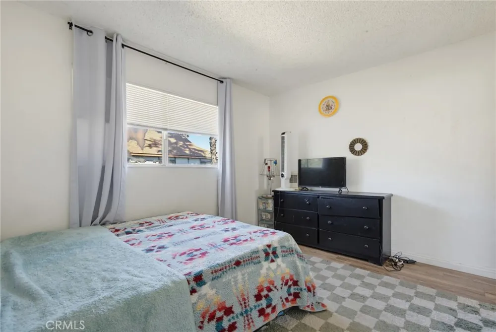 13 Paradise Carson, CA 90745