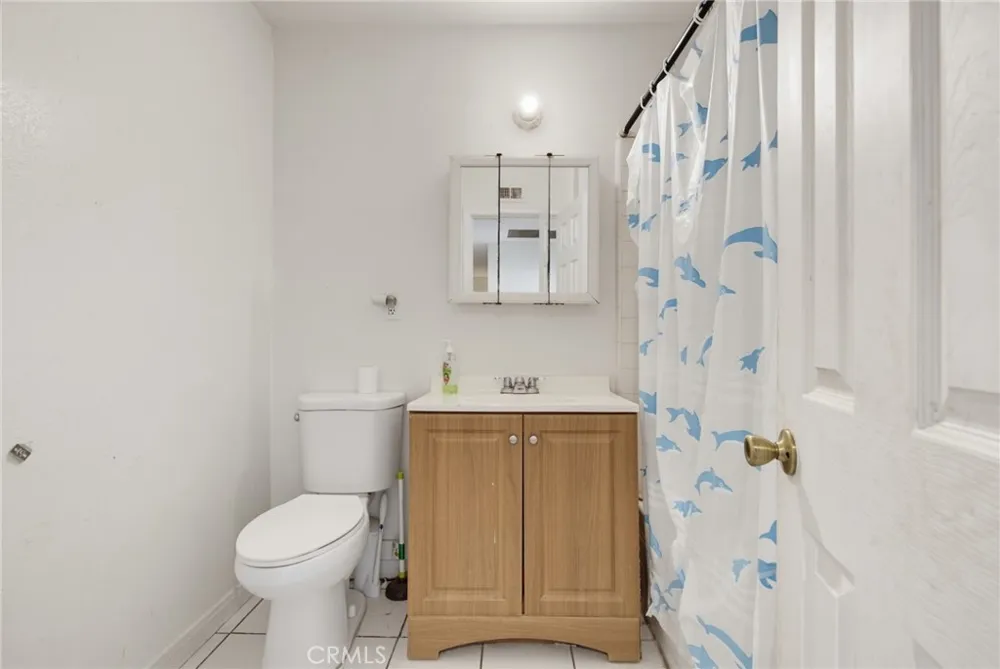 13 Paradise Carson, CA 90745
