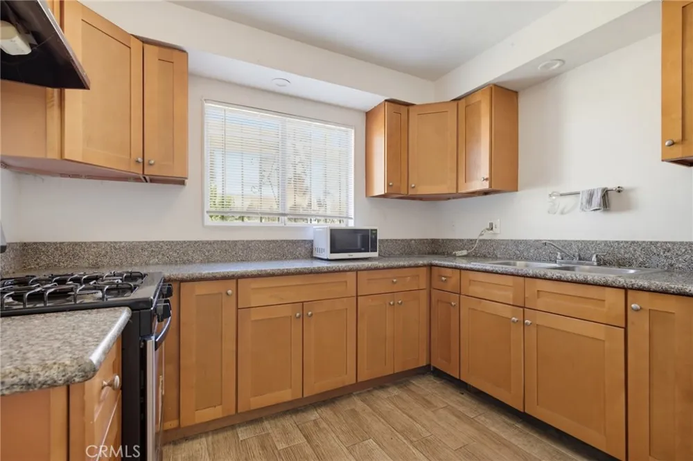 13 Paradise Carson, CA 90745