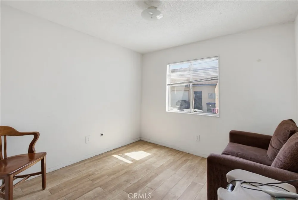 13 Paradise Carson, CA 90745