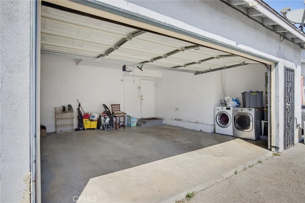 13 Paradise Carson, CA 90745
