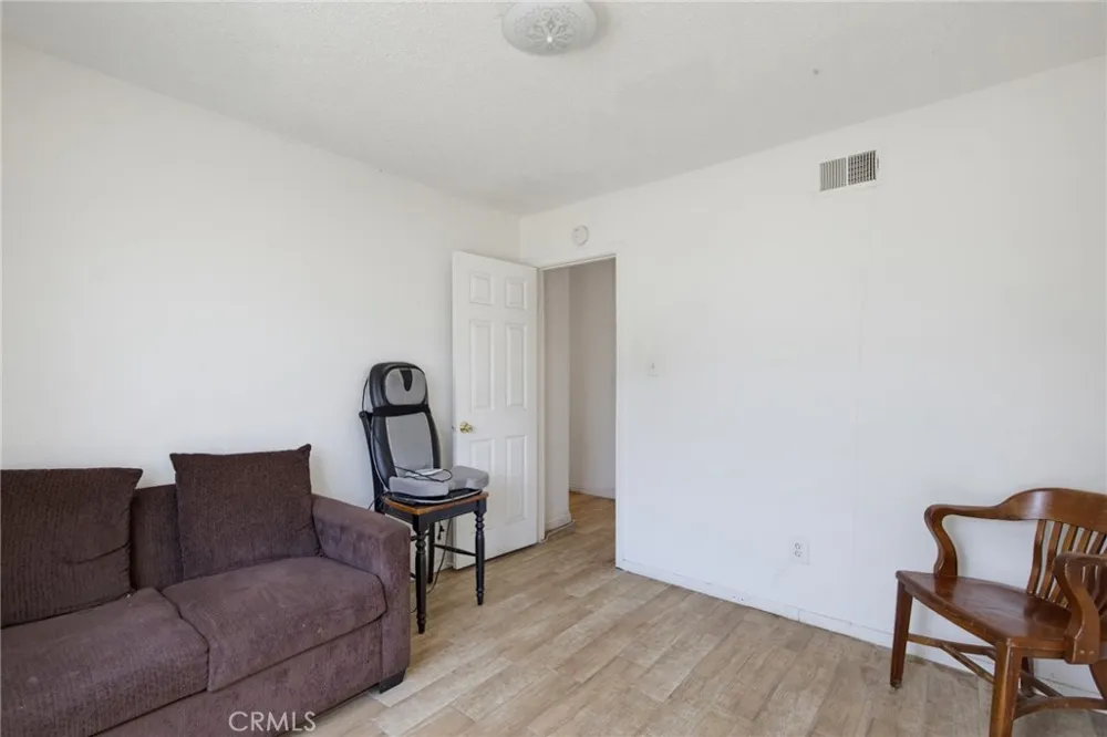13 Paradise Carson, CA 90745