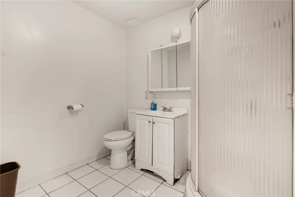 13 Paradise Carson, CA 90745