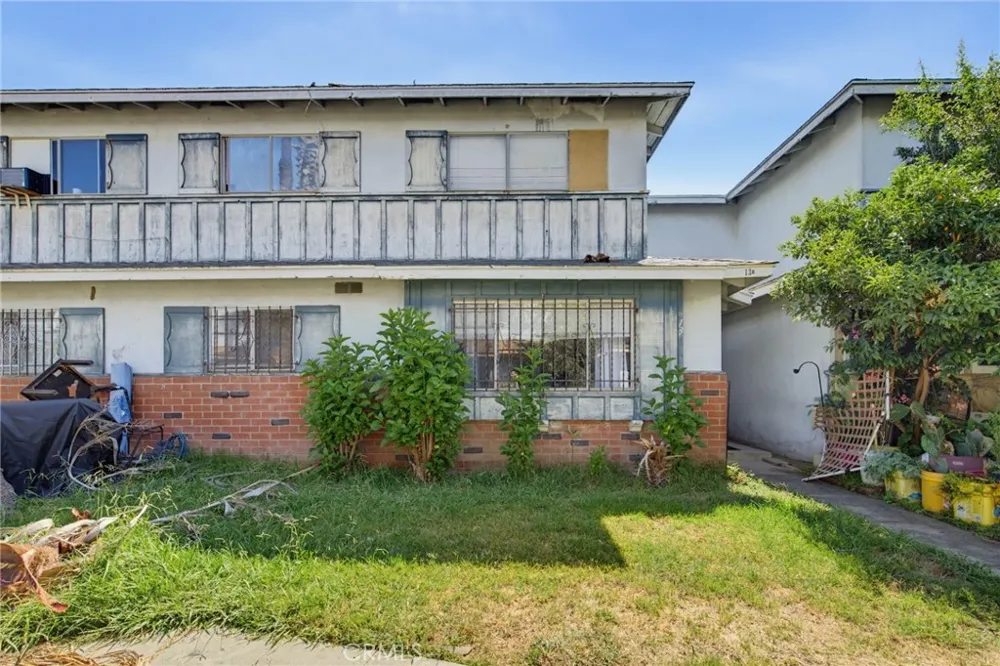 13 Paradise Carson, CA 90745