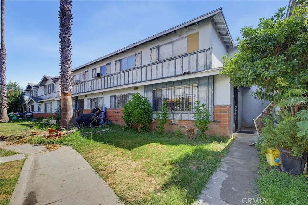 13 Paradise Carson, CA 90745