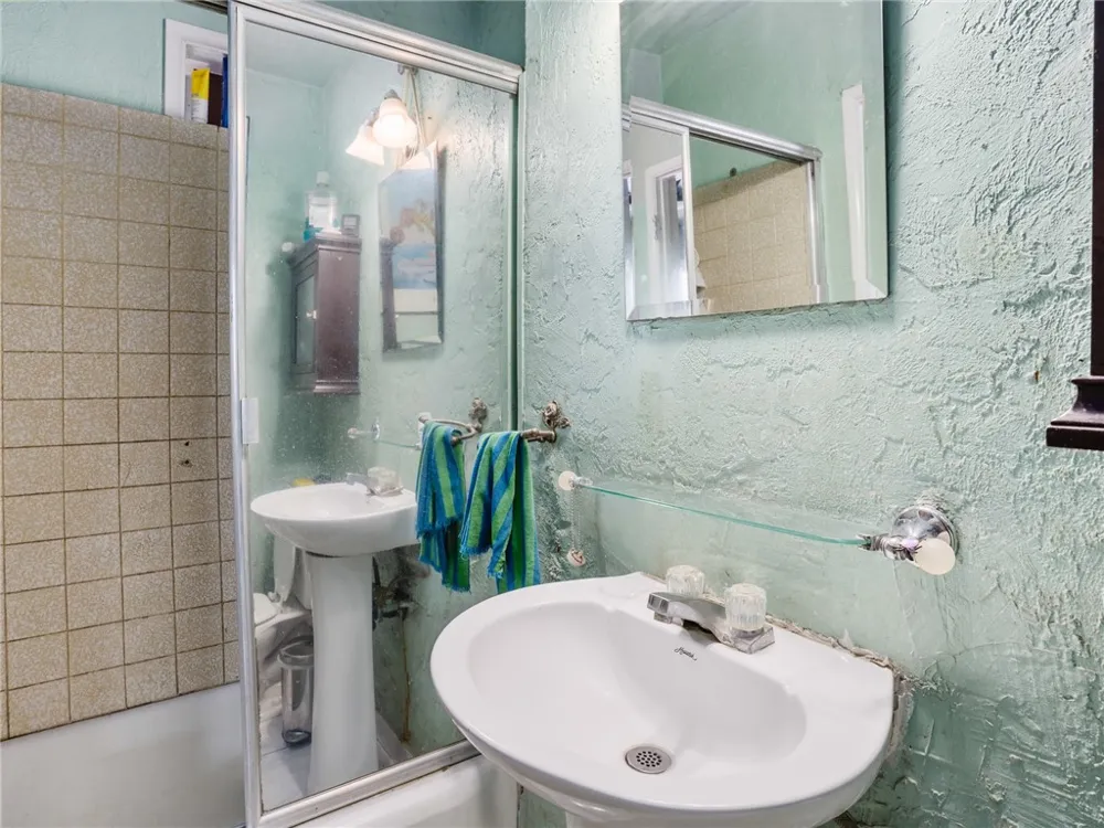 25828 President Harbor City, CA 90710