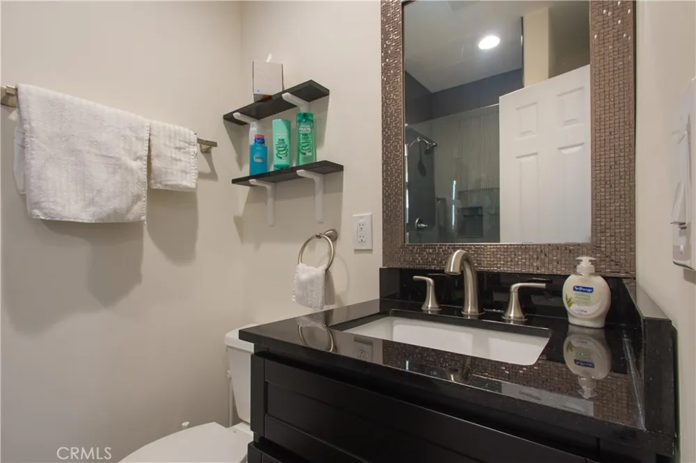 239 W Hillcrest Inglewood, CA 90301