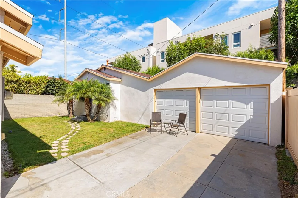 239 W Hillcrest Inglewood, CA 90301