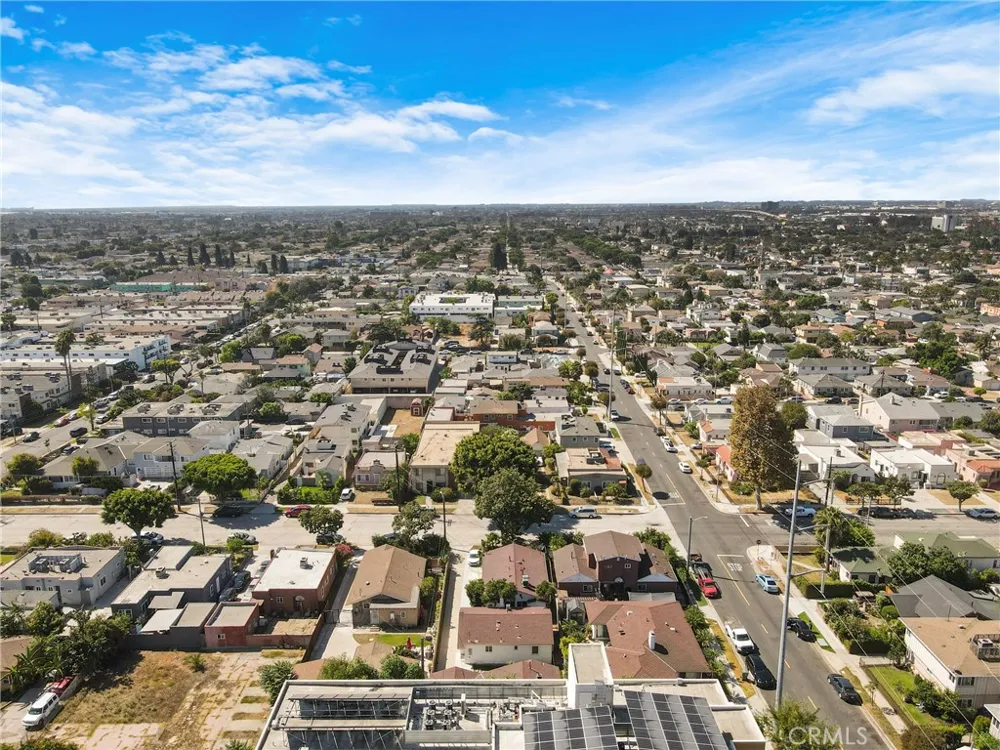239 W Hillcrest Inglewood, CA 90301