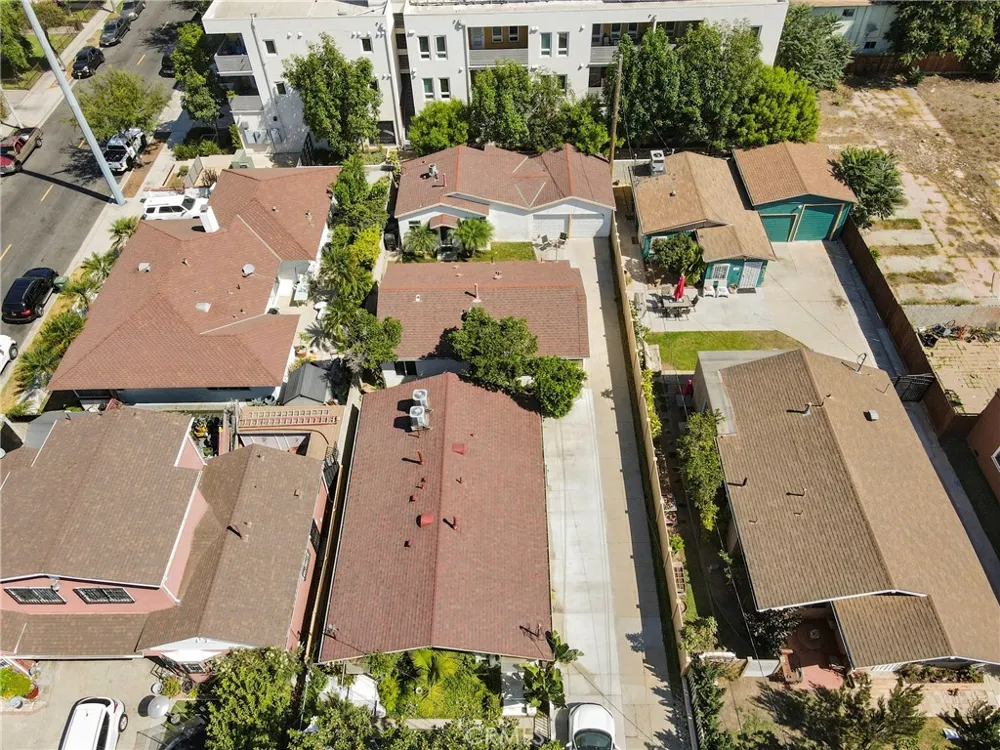 239 W Hillcrest Inglewood, CA 90301