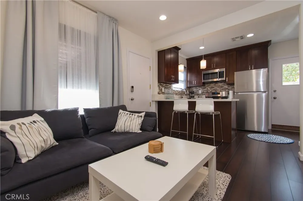 239 W Hillcrest Inglewood, CA 90301
