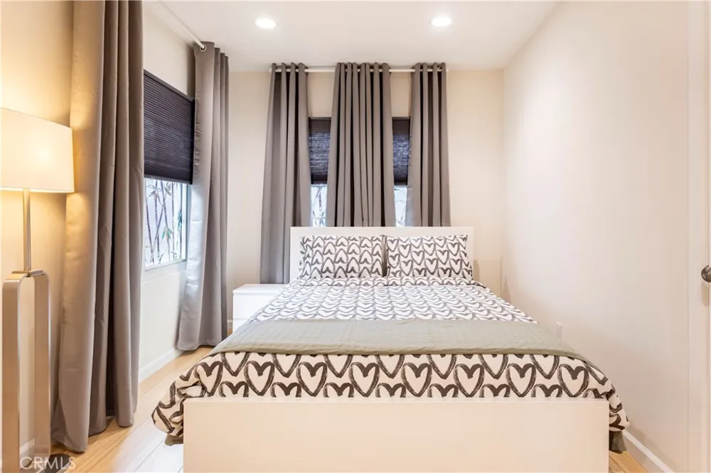 239 W Hillcrest Inglewood, CA 90301