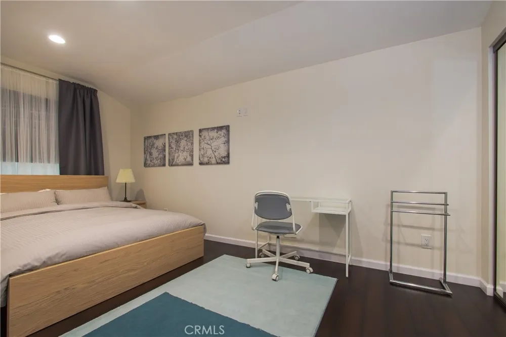 239 W Hillcrest Inglewood, CA 90301