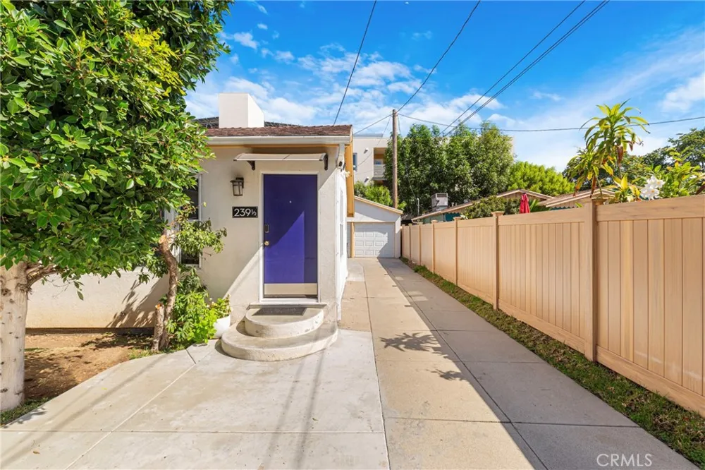 239 W Hillcrest Inglewood, CA 90301