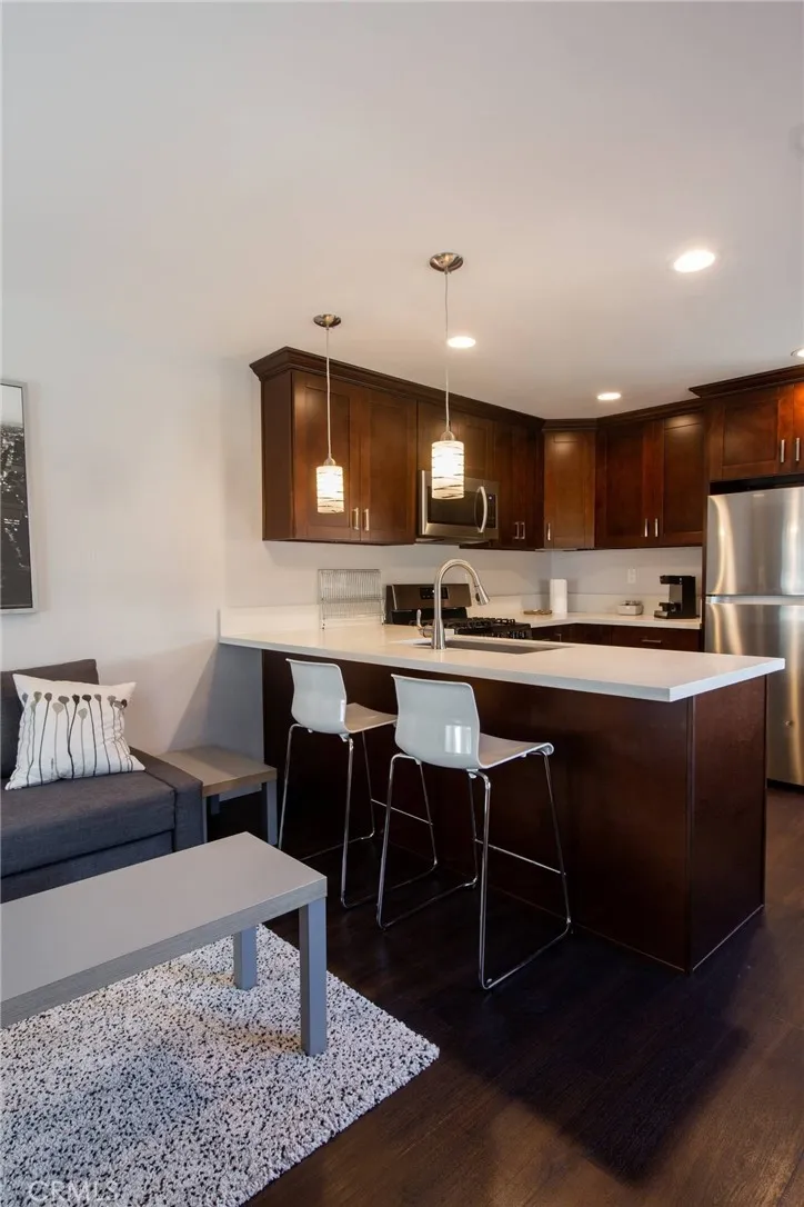 239 W Hillcrest Inglewood, CA 90301