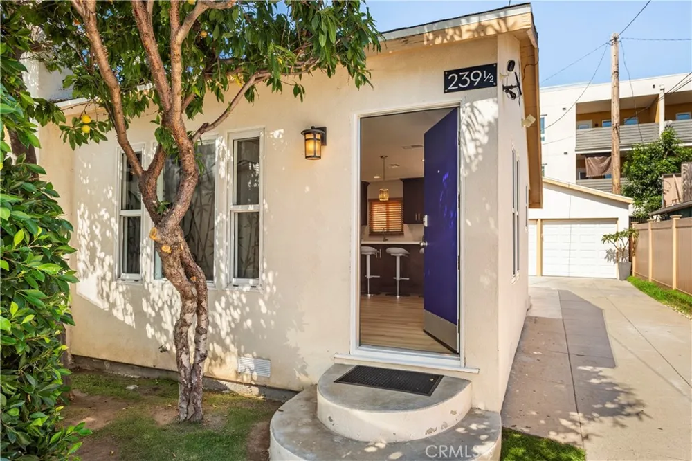 239 W Hillcrest Inglewood, CA 90301