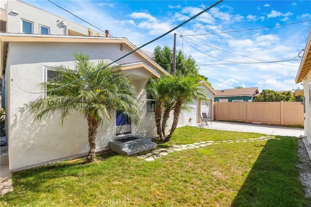 239 W Hillcrest Inglewood, CA 90301