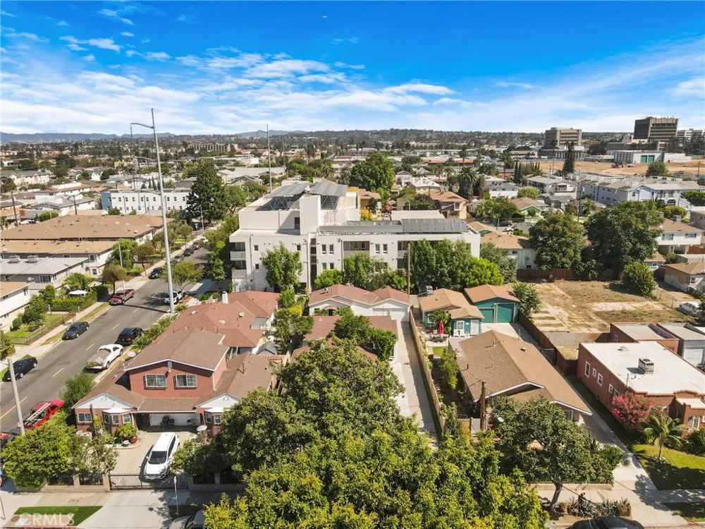 239 W Hillcrest Inglewood, CA 90301