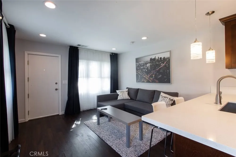 239 W Hillcrest Inglewood, CA 90301