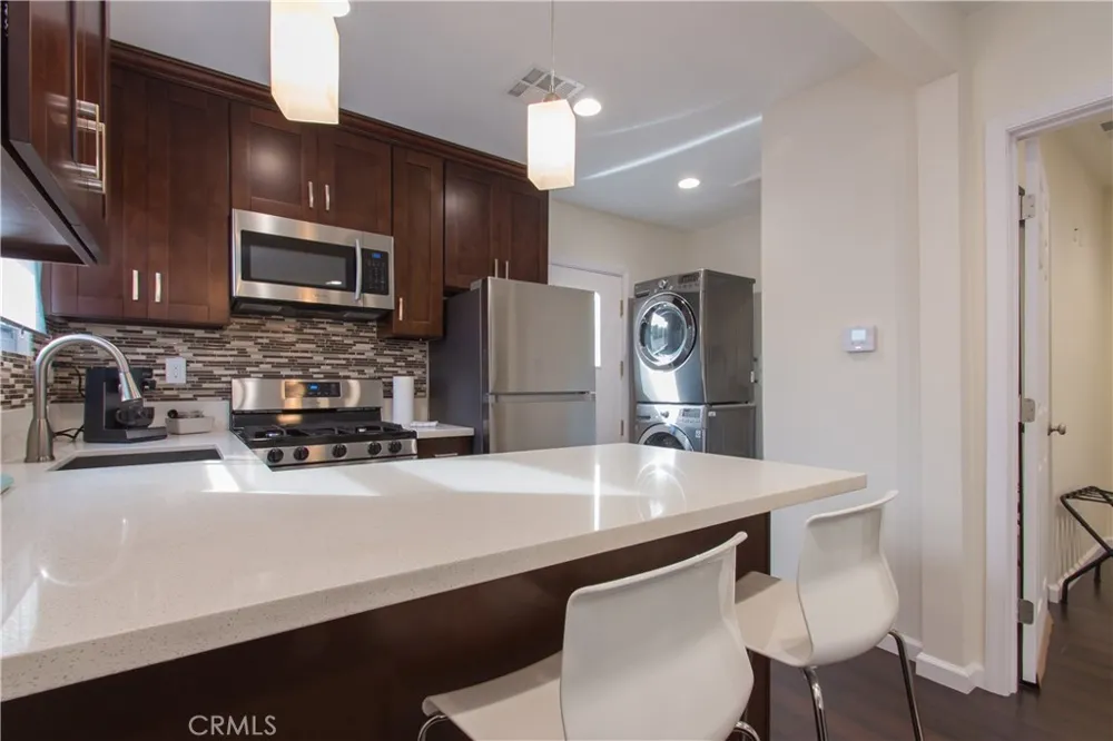 239 W Hillcrest Inglewood, CA 90301