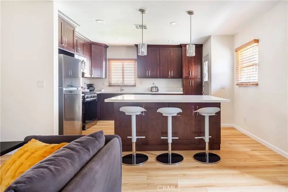 239 W Hillcrest Inglewood, CA 90301