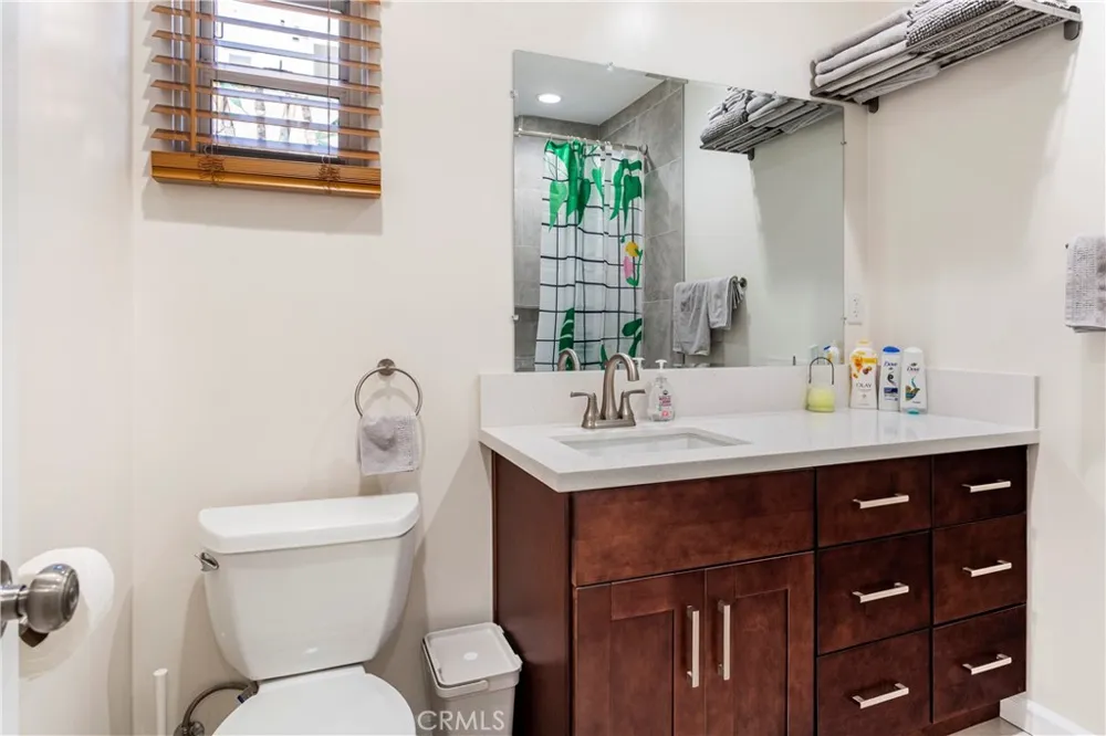 239 W Hillcrest Inglewood, CA 90301