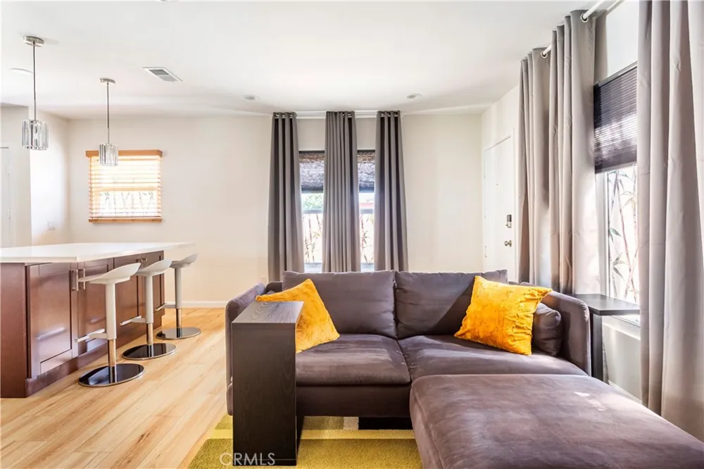 239 W Hillcrest Inglewood, CA 90301