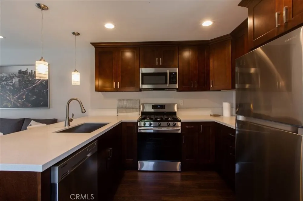239 W Hillcrest Inglewood, CA 90301